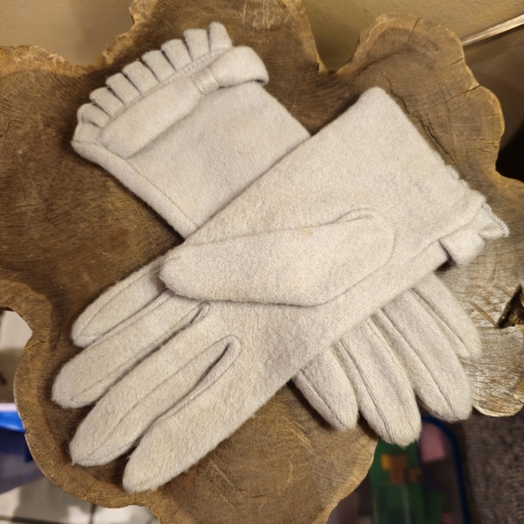 Soft ruffle gloves - Picture 4 of 8